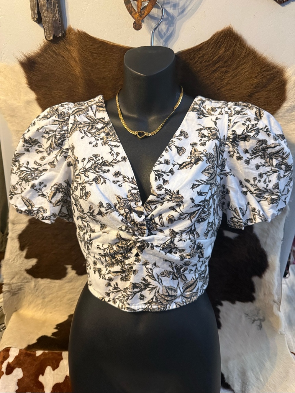 Floral Puff-Sleeve Twist-Front Crop Top - White/Black